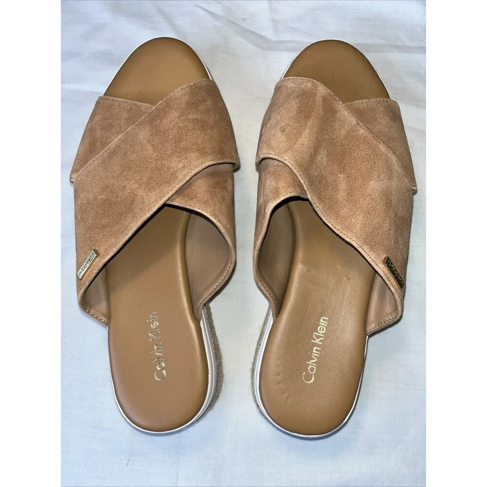 NWOT Calvin Klein Jupare Women Slip-on Sandals Size 9 , Tan Suede READ - Picture 2 of 11